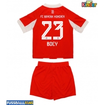 Bayern Munich Sacha Boey #23 Heimtrikotsatz Kinder 2025-26 Kurzarm (+ Kurze Hosen)